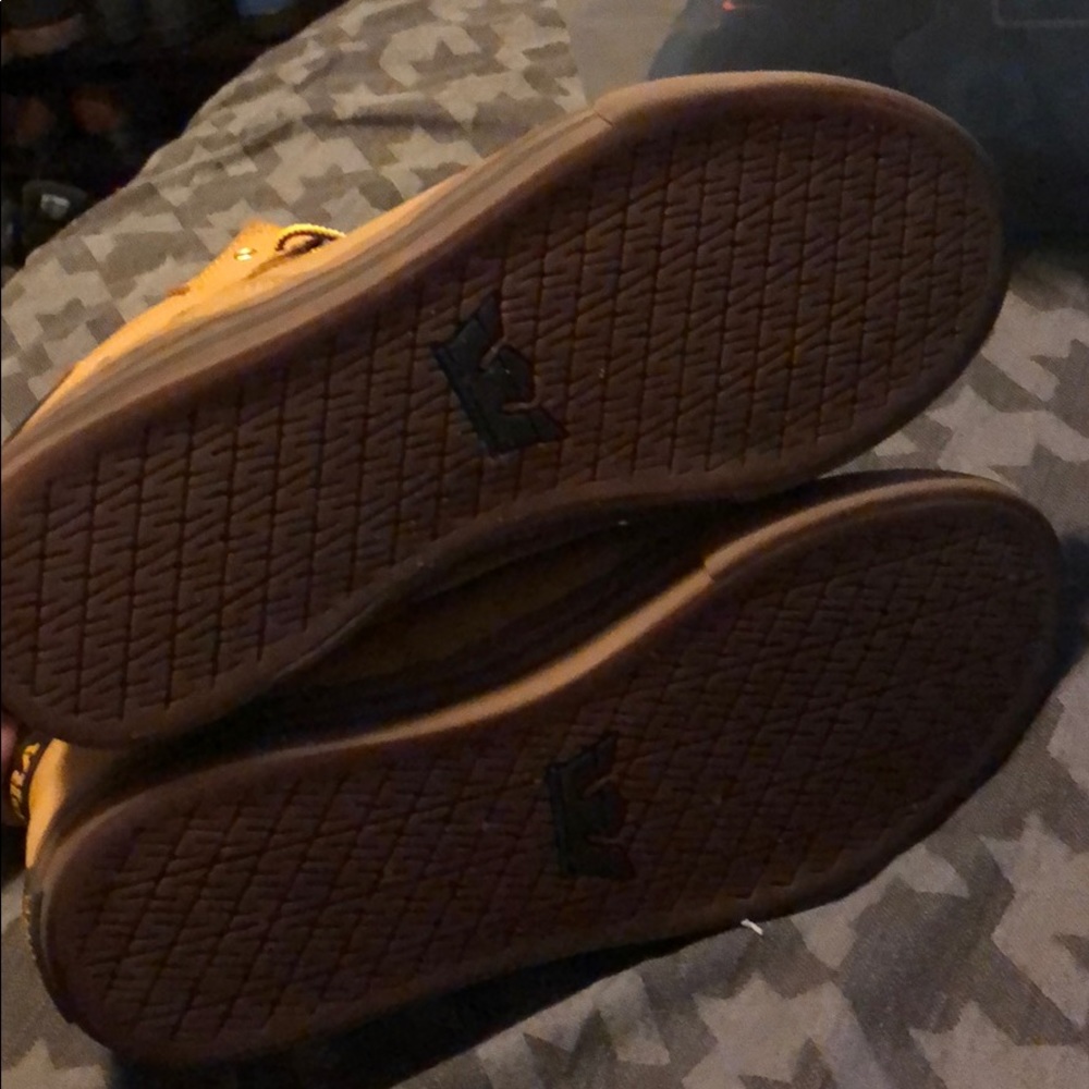 Supra - Picture 3 of 5